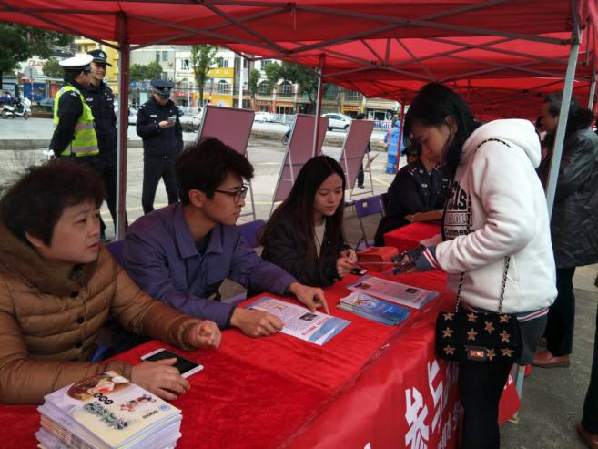 景德镇水务公司起劲加入学雷锋自愿效劳运动